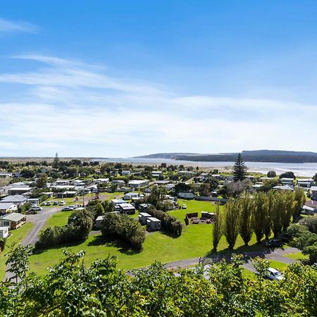 Port Waikato Holiday Park Экстерьер фото