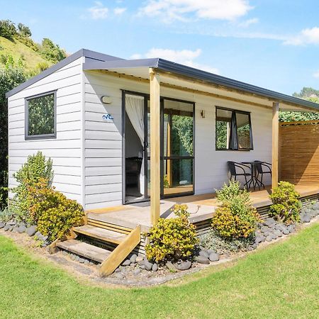 Port Waikato Holiday Park Экстерьер фото