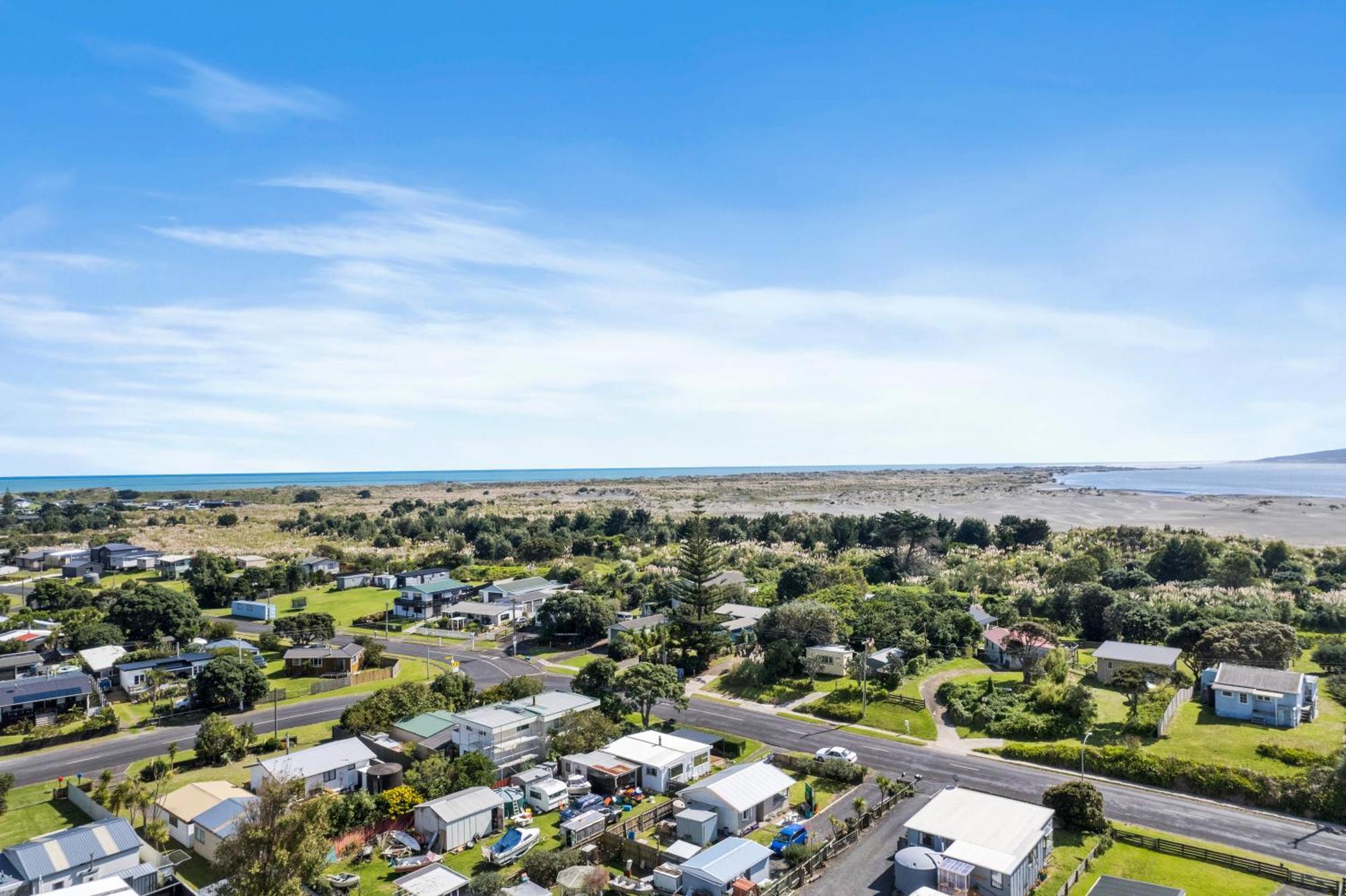 Port Waikato Holiday Park Экстерьер фото
