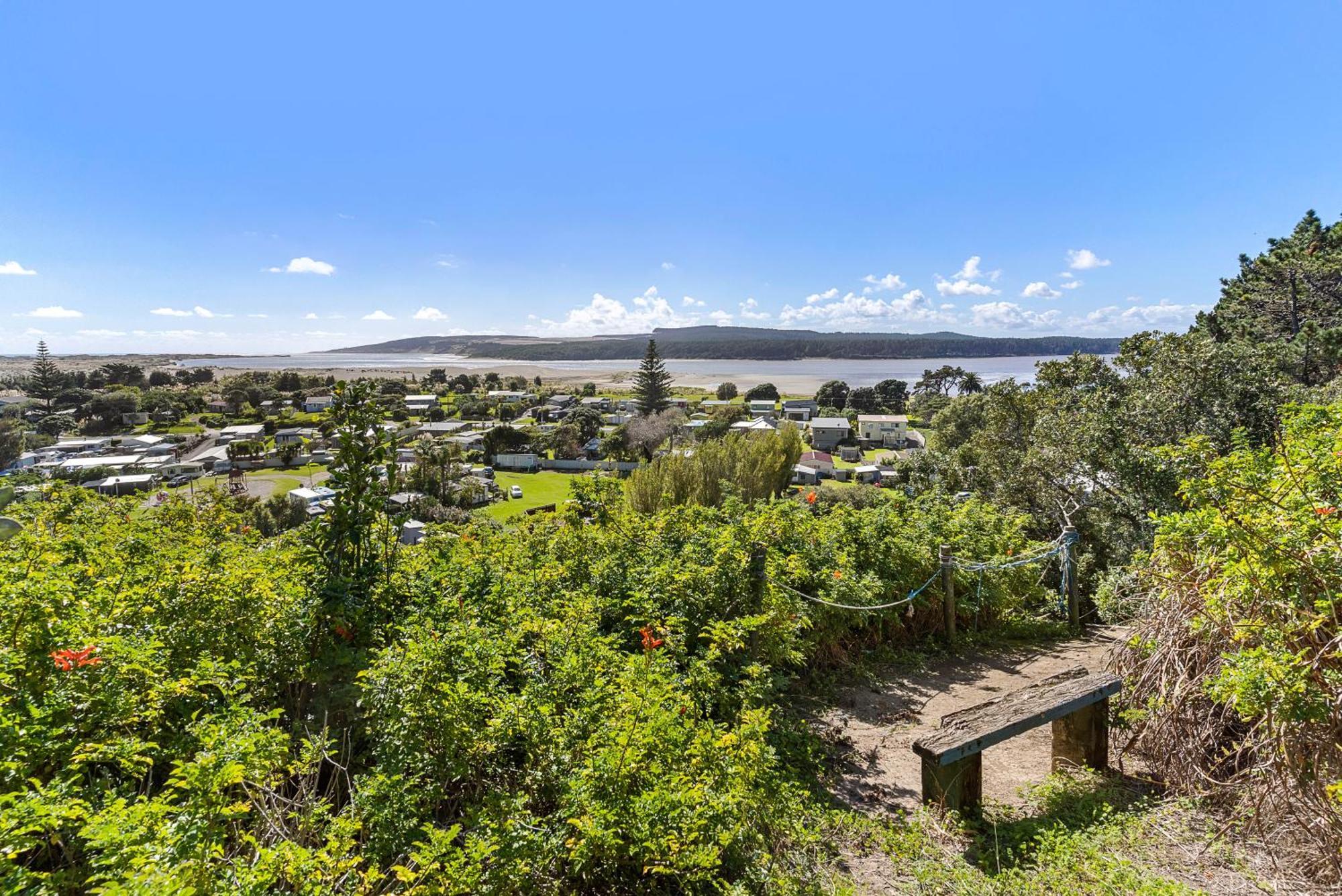Port Waikato Holiday Park Экстерьер фото