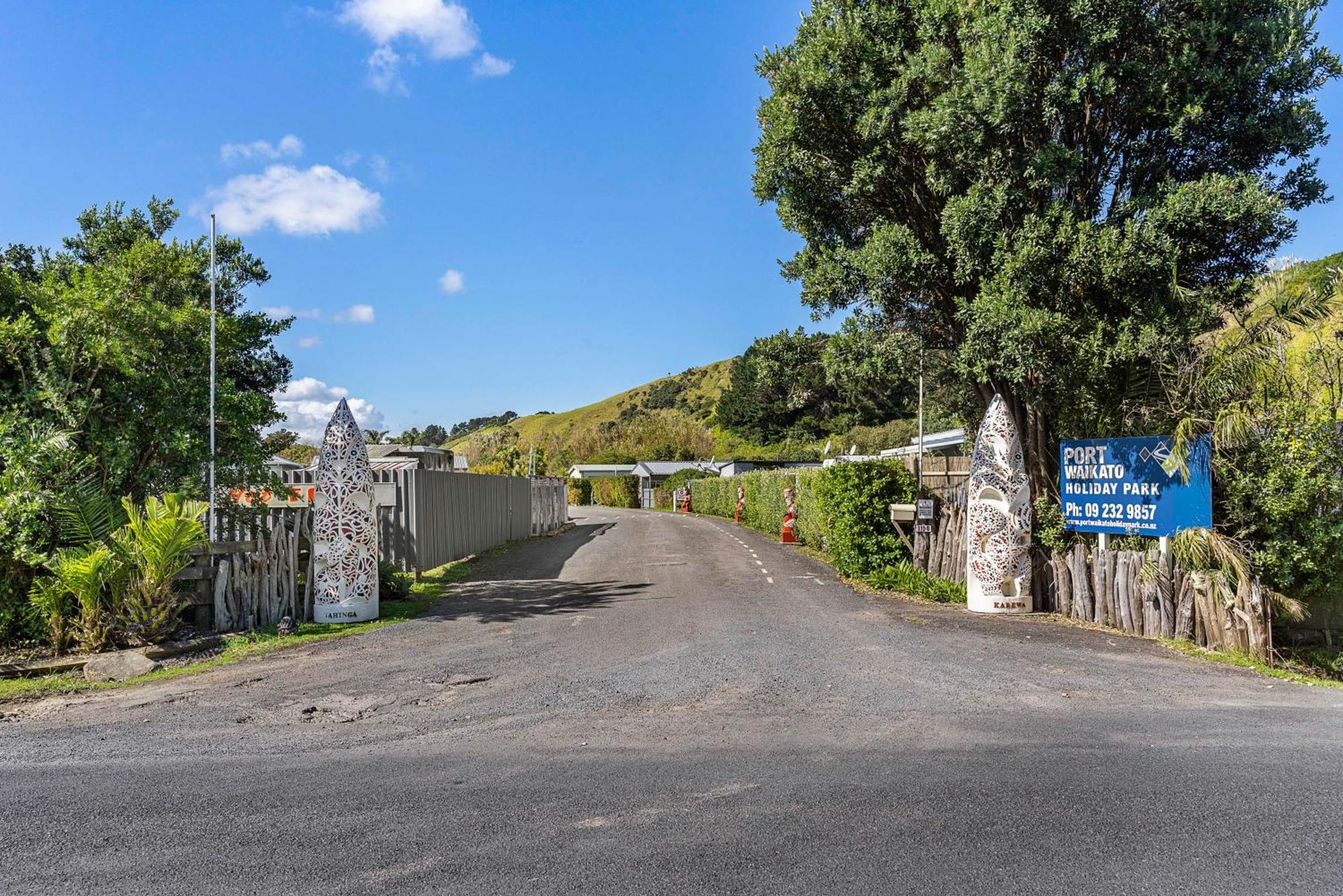 Port Waikato Holiday Park Экстерьер фото