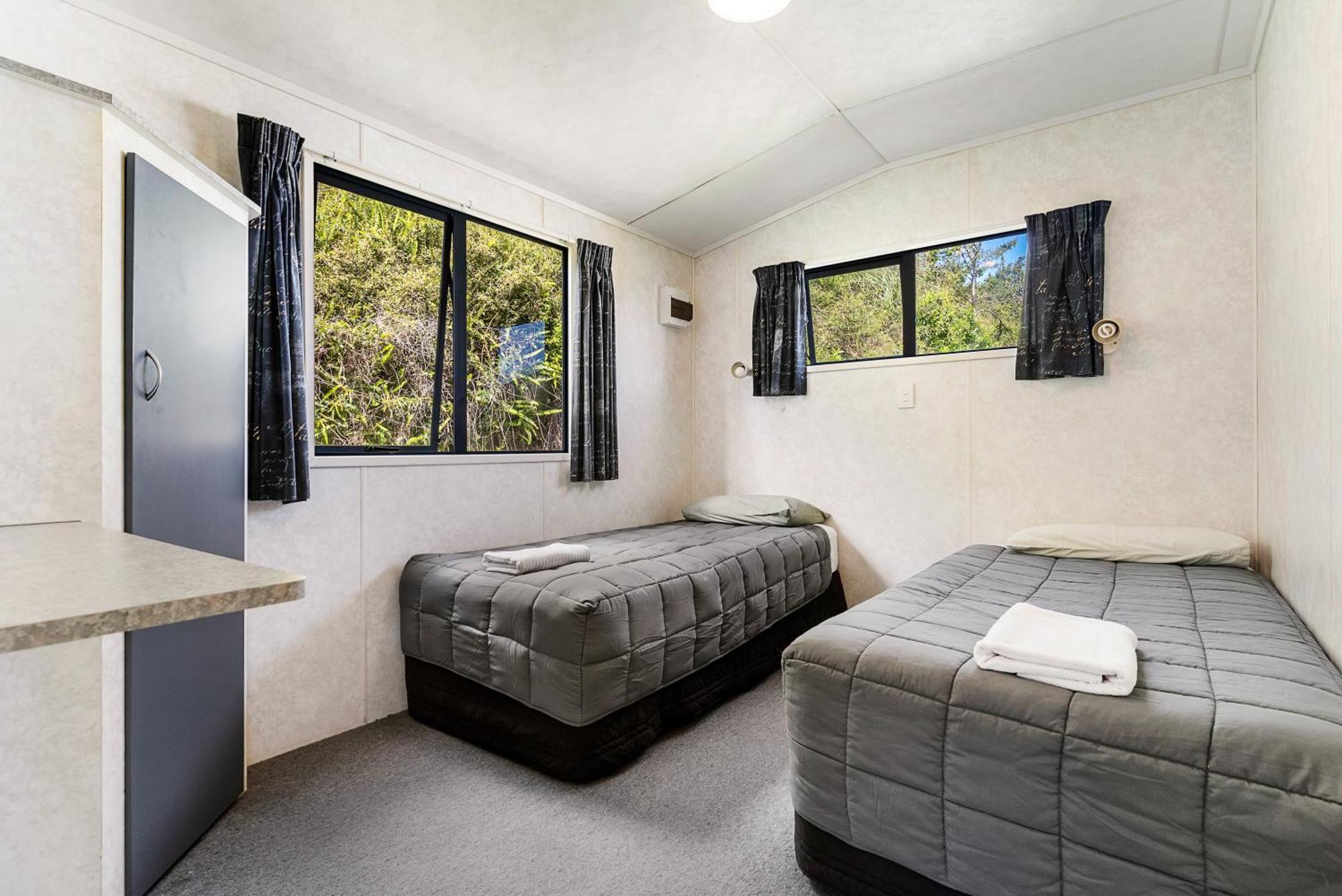 Port Waikato Holiday Park Экстерьер фото
