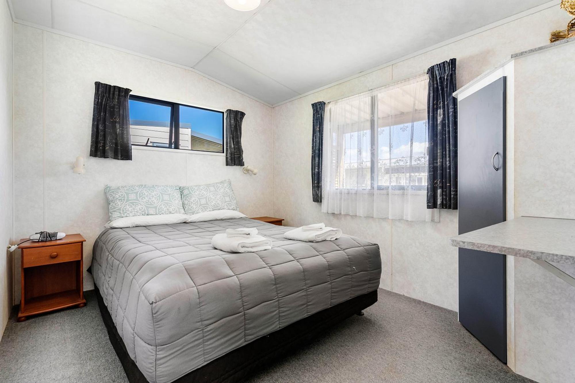 Port Waikato Holiday Park Экстерьер фото
