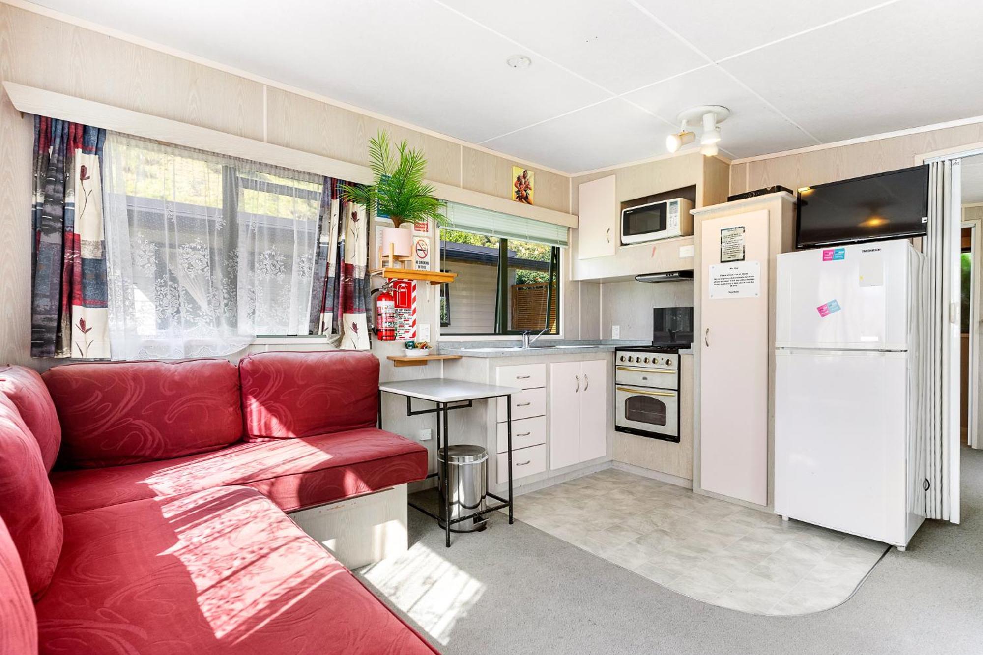 Port Waikato Holiday Park Экстерьер фото