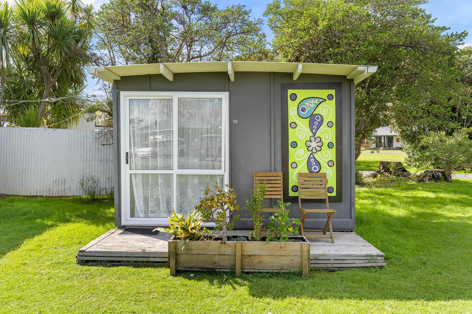 Port Waikato Holiday Park Экстерьер фото