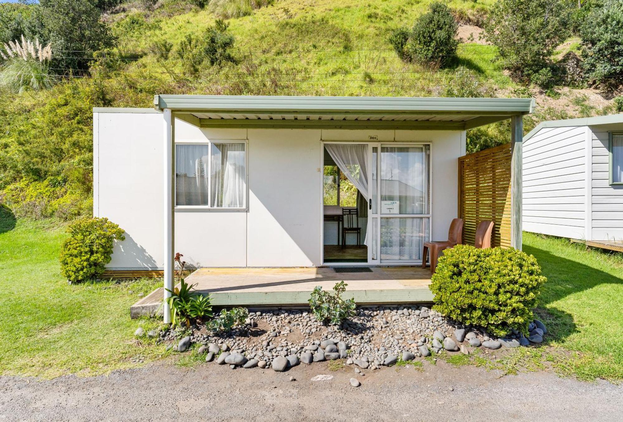 Port Waikato Holiday Park Экстерьер фото