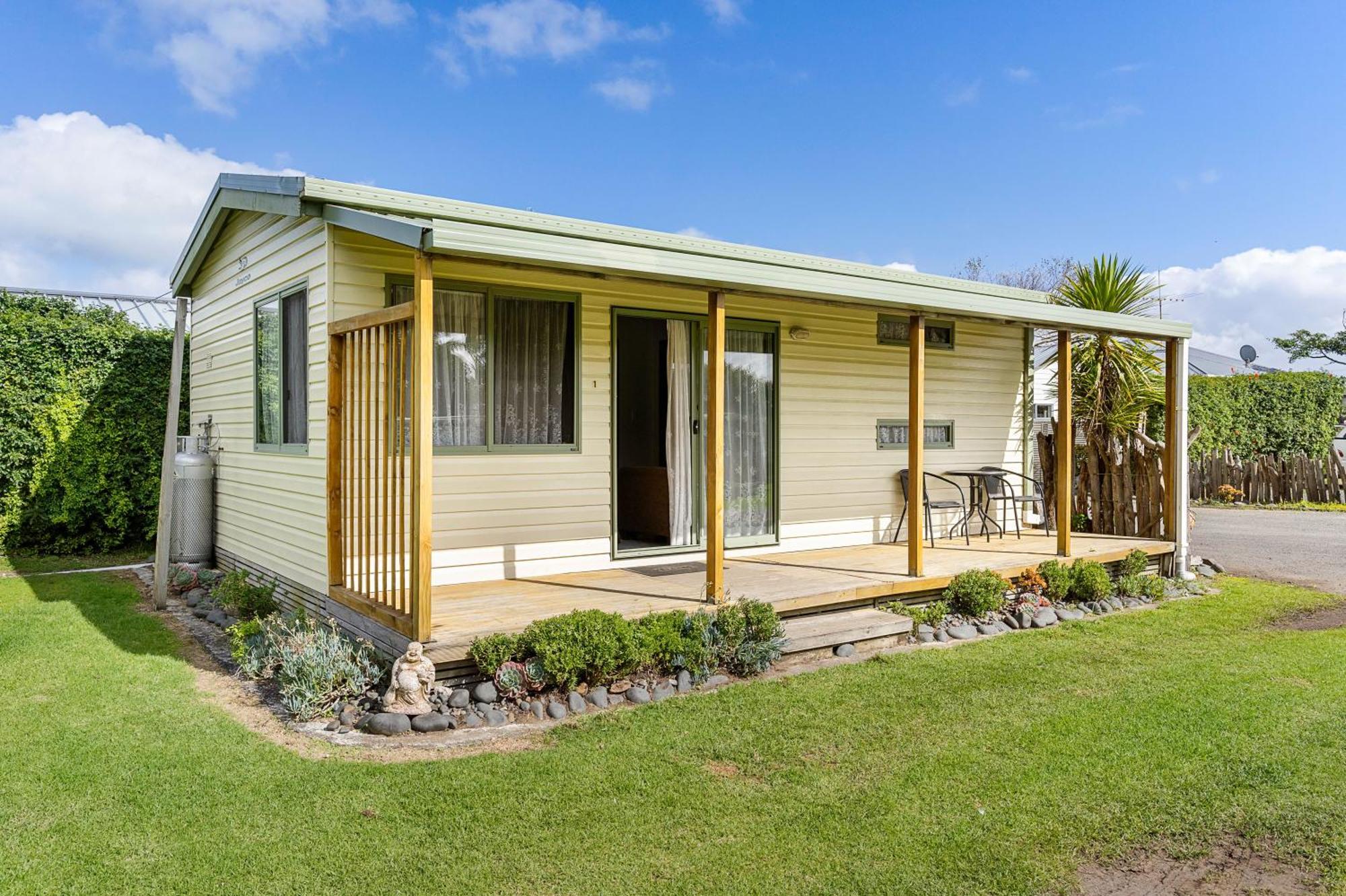 Port Waikato Holiday Park Экстерьер фото