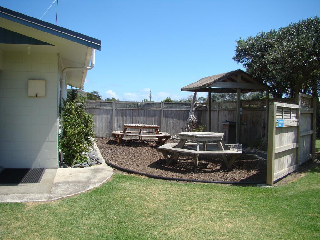 Port Waikato Holiday Park Экстерьер фото