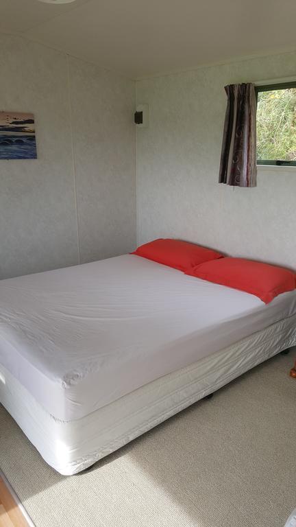 Port Waikato Holiday Park Экстерьер фото